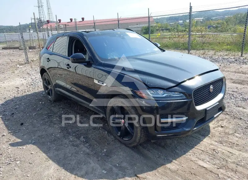 2017 Jaguar F-PACE photo