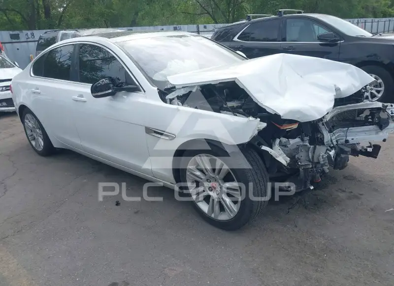 2017 Jaguar XF фото