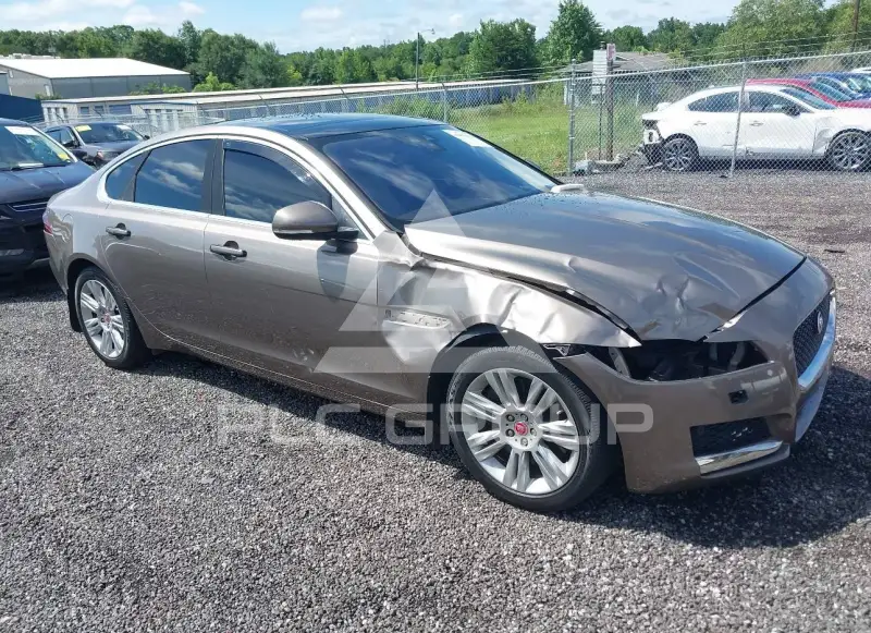 2017 Jaguar XF photo