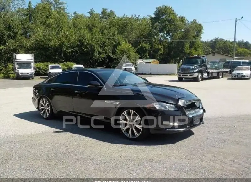 2017 Jaguar XJ photo
