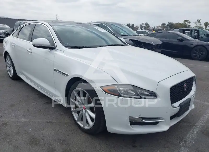 2017 Jaguar XJ photo
