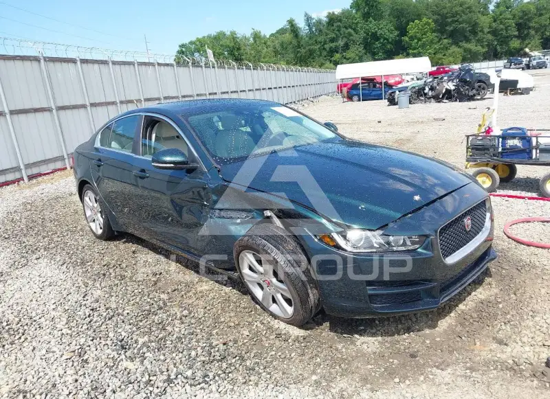 2017 Jaguar XE фото