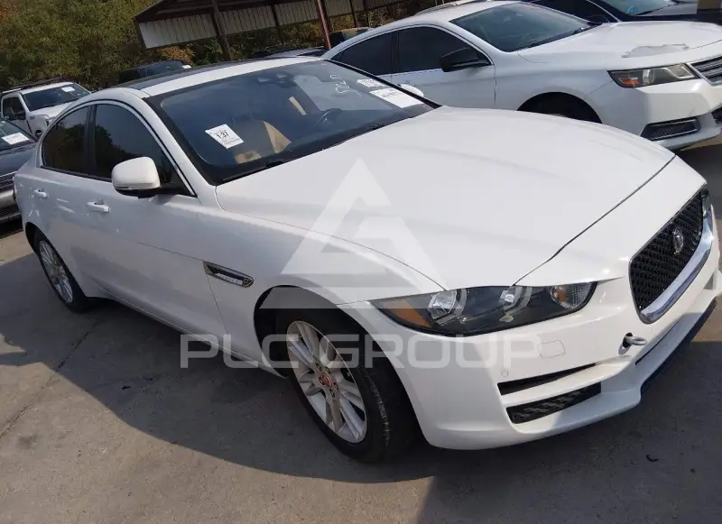 2017 Jaguar XE фото