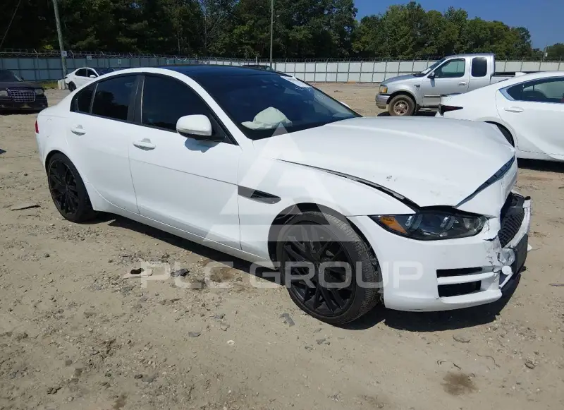 2017 Jaguar XE фото