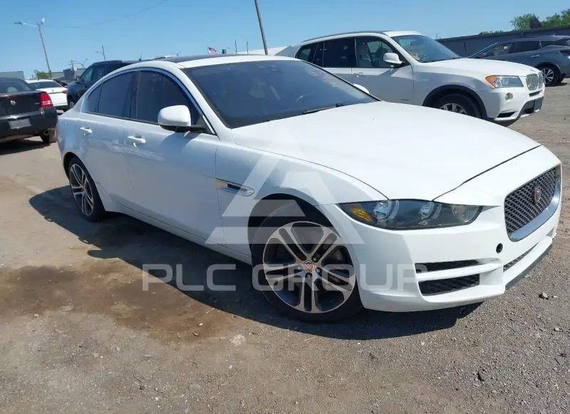2017 Jaguar XE photo