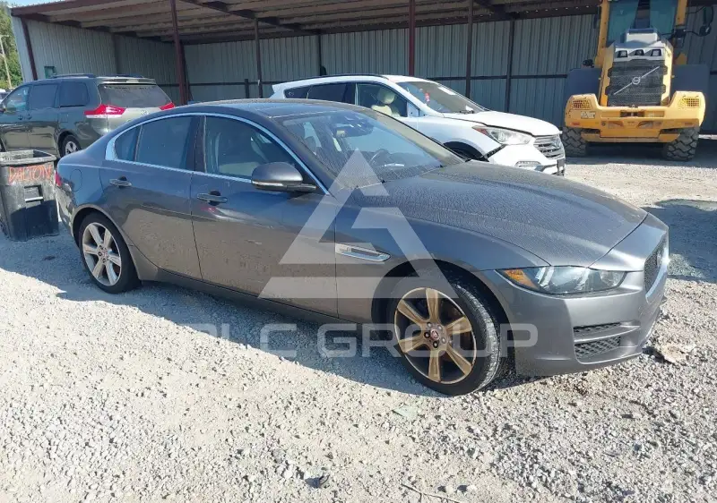 2017 Jaguar XE photo