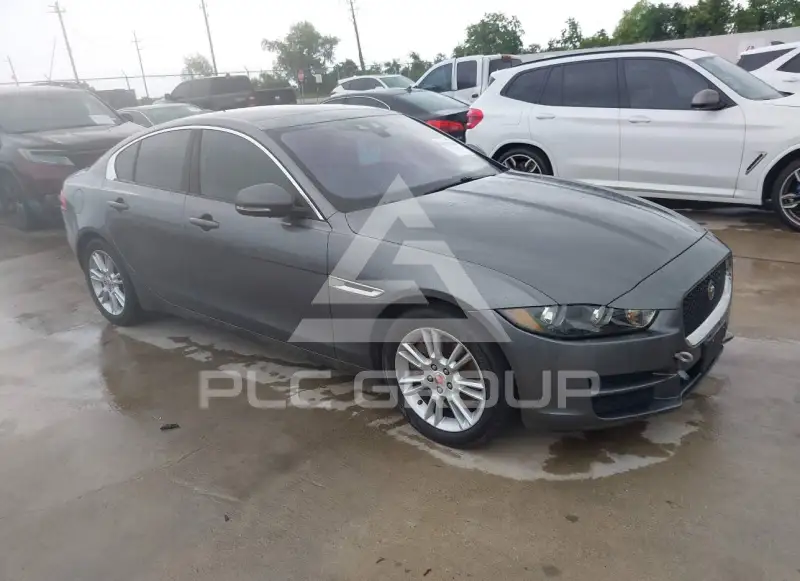 2017 Jaguar XE фото