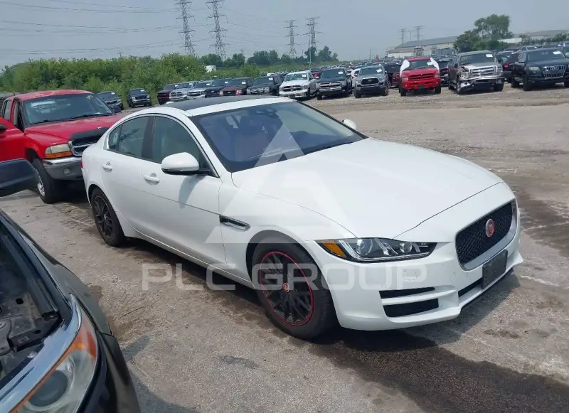 2017 Jaguar XE фото