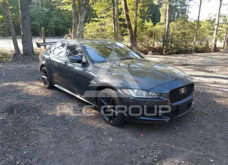 2017 Jaguar XE фото