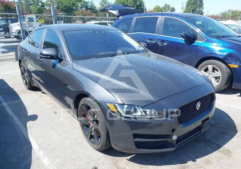 2017 Jaguar XE фото