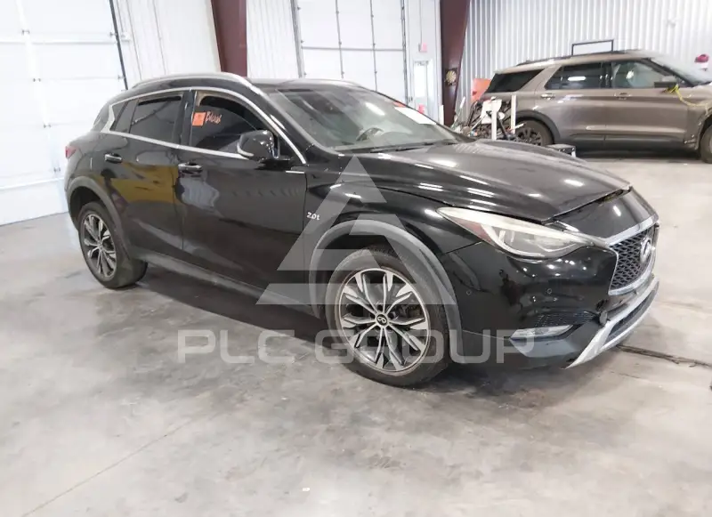 2017 Infinity QX30 фото