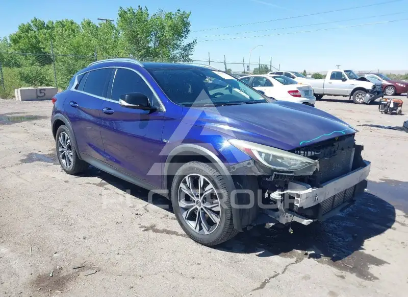 2017 Infinity QX30 фото