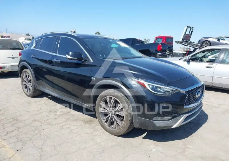 2017 Infinity QX30 фото