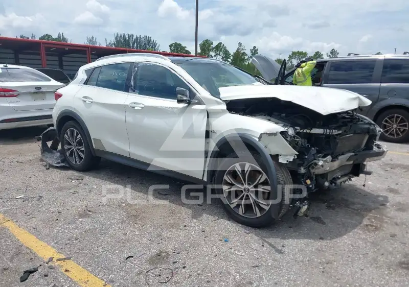 2017 Infinity QX30 фото