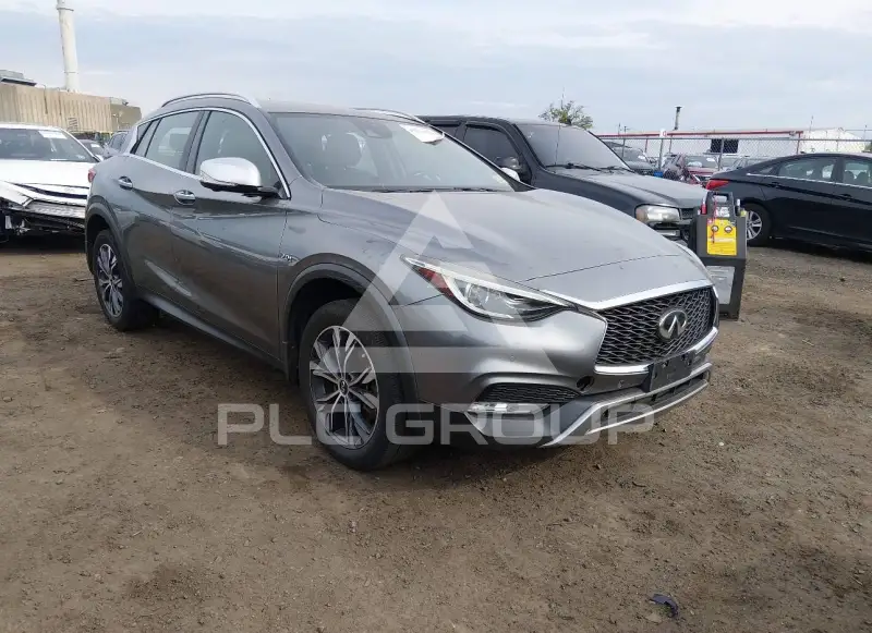 2017 Infinity QX30 фото