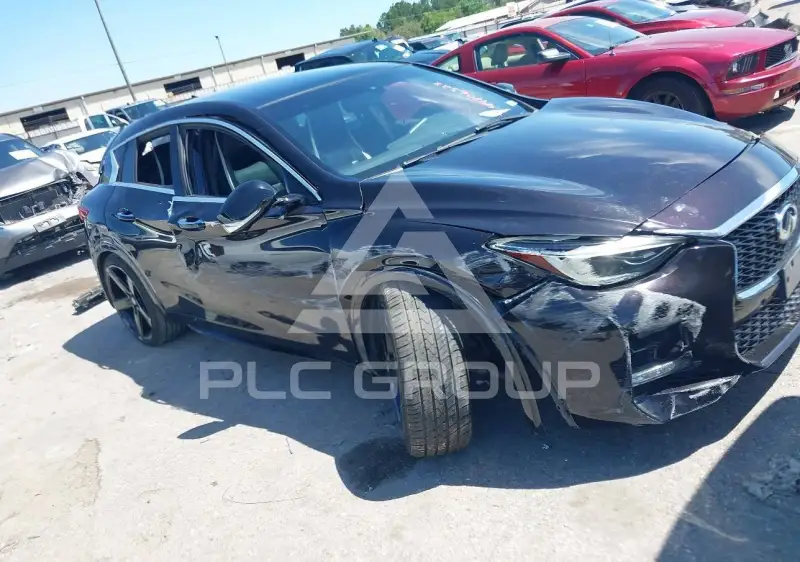 2017 Infinity QX30 фото