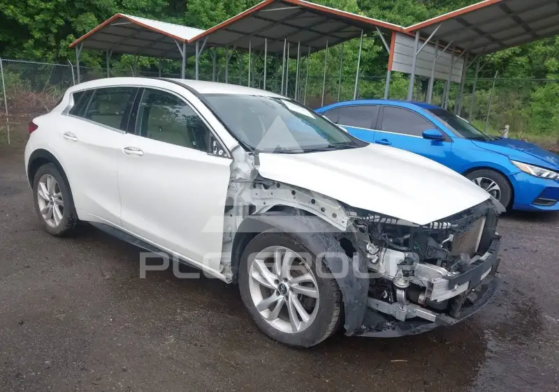 2017 Infinity QX30 фото