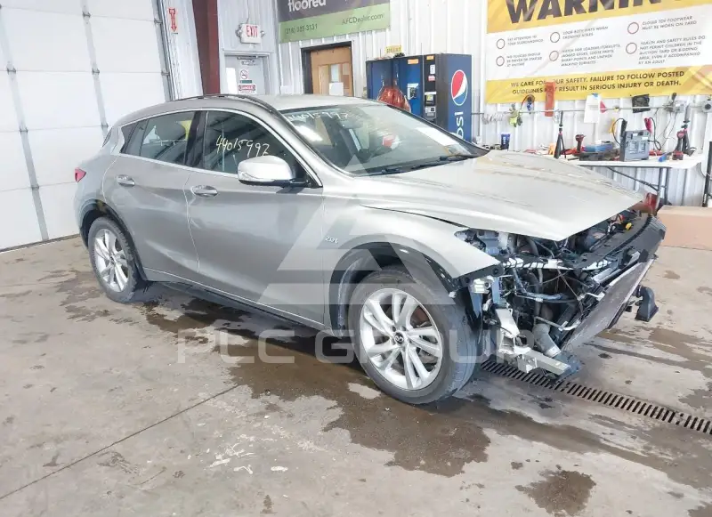 2017 Infinity QX30 фото