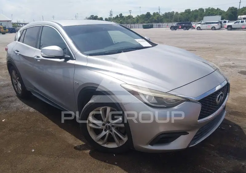 2017 Infinity QX30 фото
