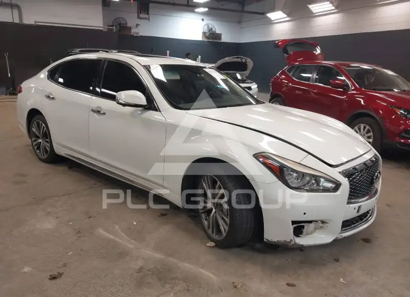 2017 Infinity Q70 photo