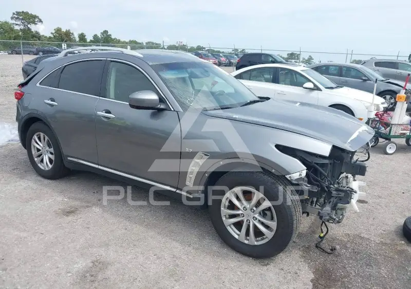2017 Infinity QX70 photo
