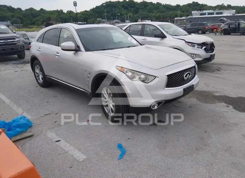 2017 Infinity QX70 photo
