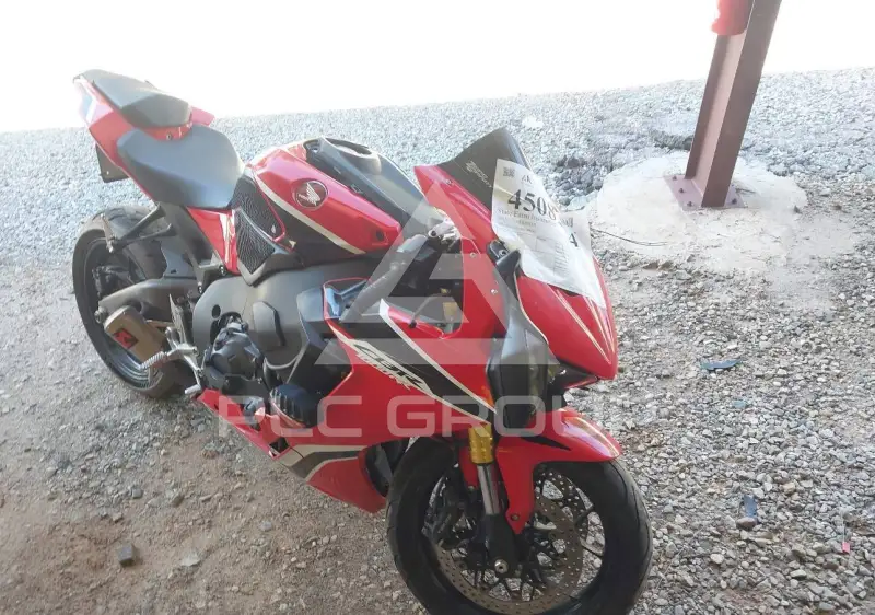 2017 Honda CBR1000 photo