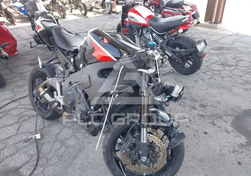 2017 Honda CBR1000 фото