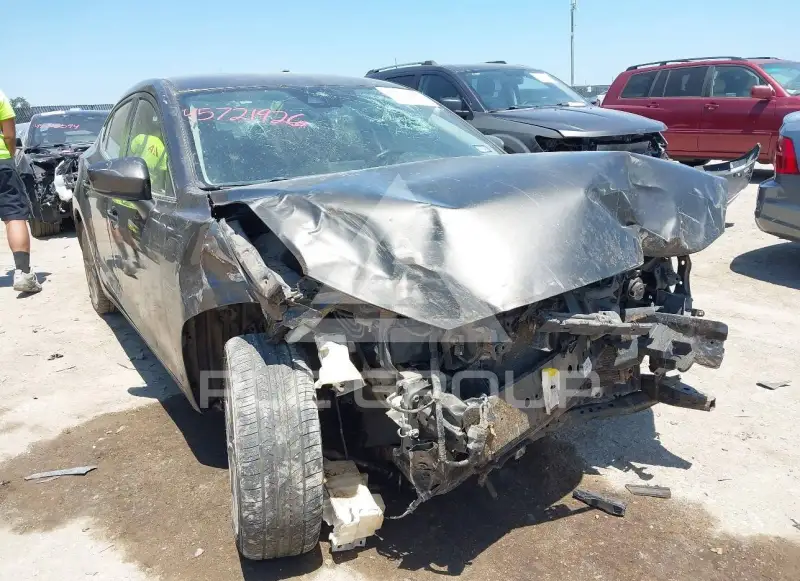 2017 Mazda 3 photo