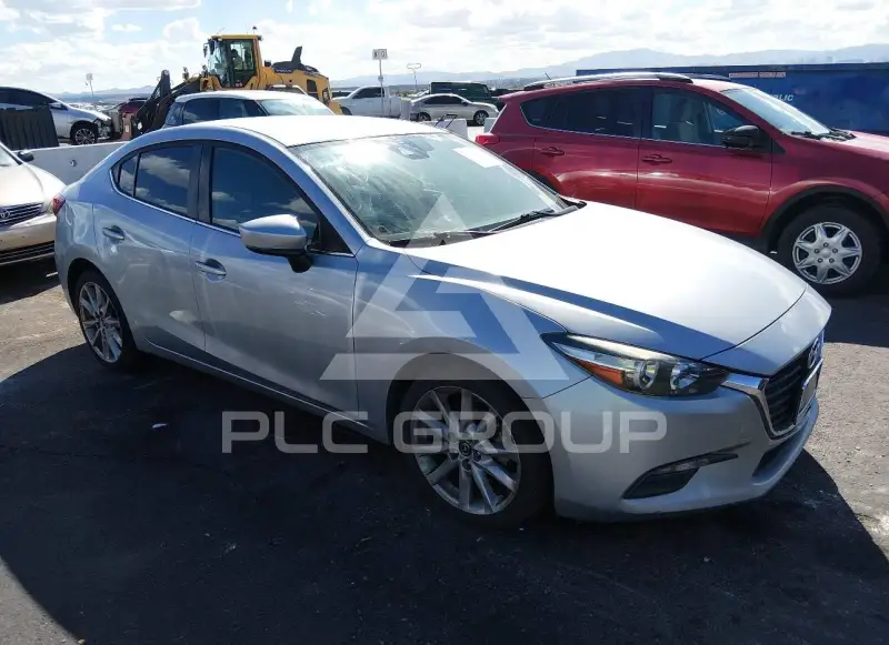 2017 Mazda 3 photo