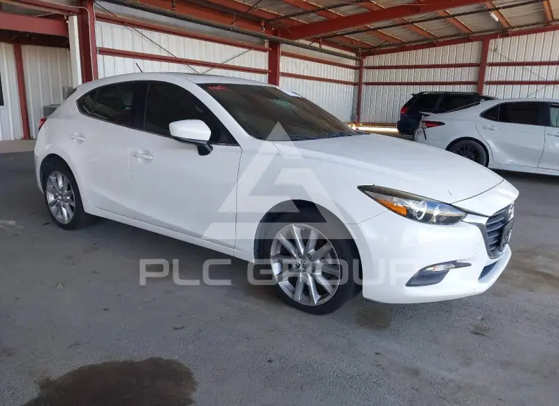2017 Mazda 3 photo