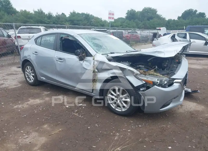2017 Mazda 3 photo