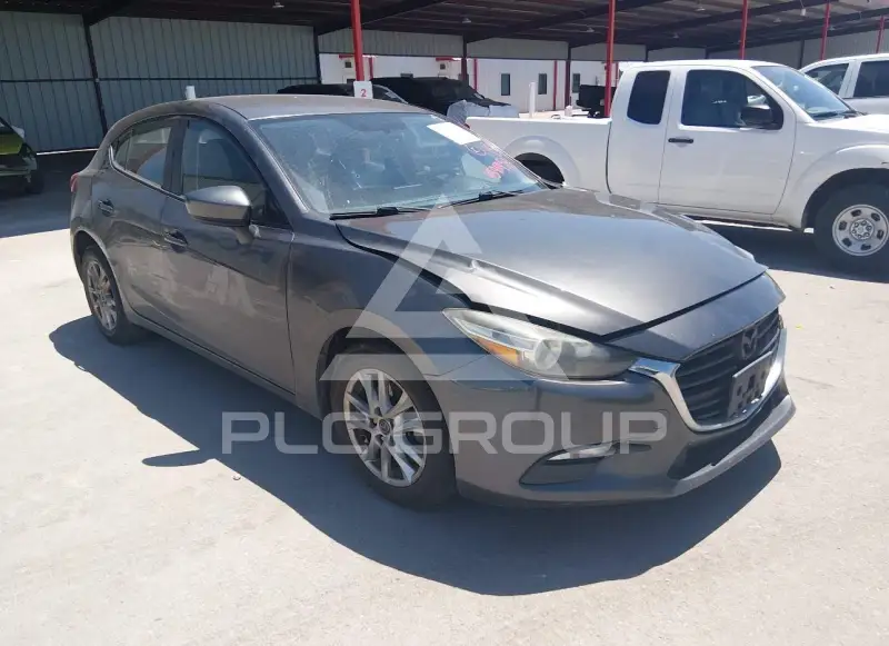 2017 Mazda 3 photo