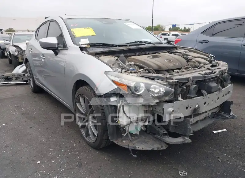 2017 Mazda 3 фото