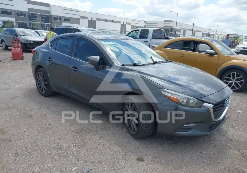 2017 Mazda 3 photo
