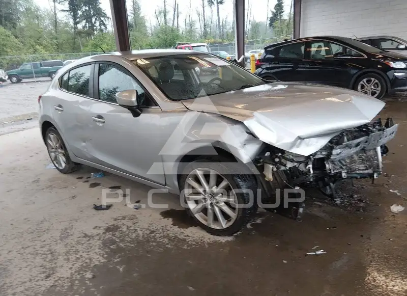 2017 Mazda 3 photo
