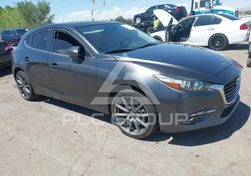 2017 Mazda 3 photo