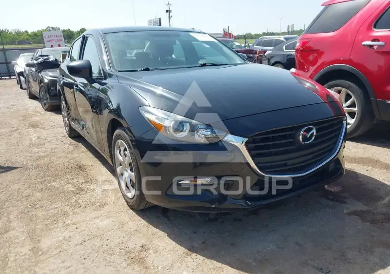 2017 Mazda 3 photo