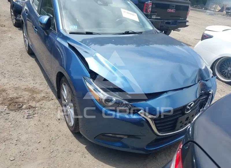 2017 Mazda 3 photo