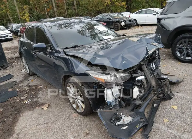 2017 Mazda 3 photo