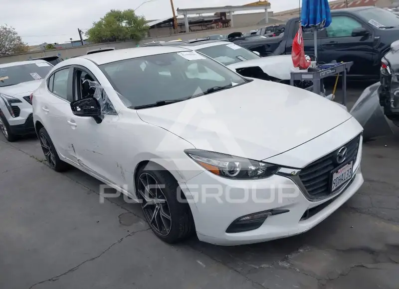 2017 Mazda 3 photo