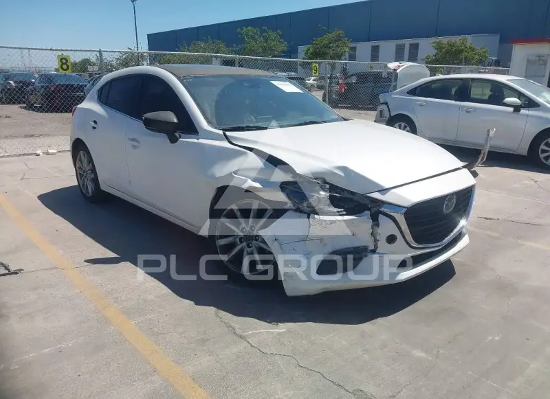 2017 Mazda 3 фото