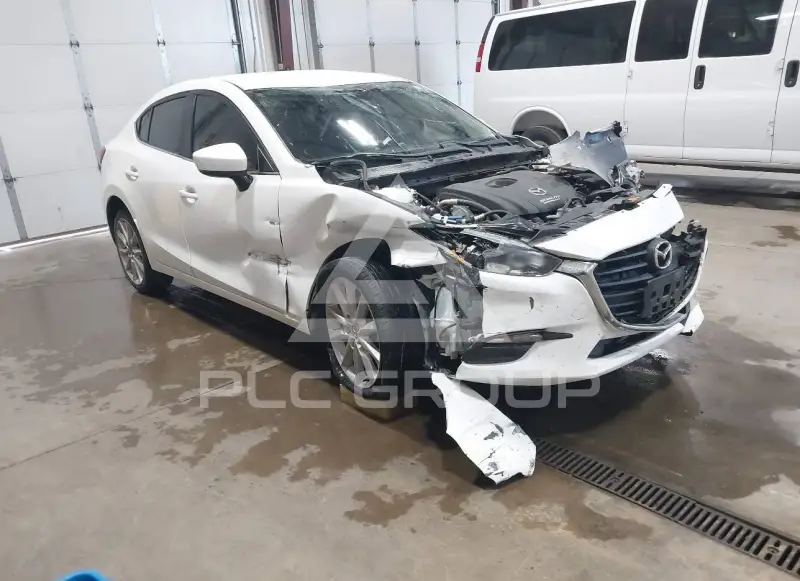 2017 Mazda 3 photo