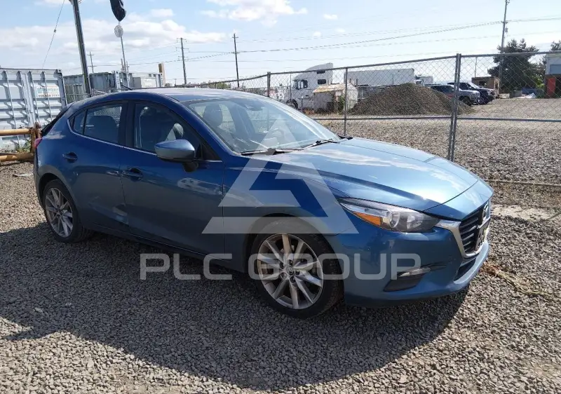 2017 Mazda 3 photo