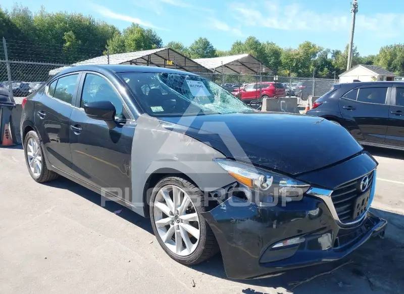 2017 Mazda 3 photo