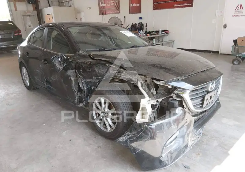 2017 Mazda 3 photo