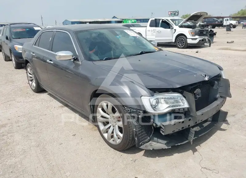 2017 Chrysler 300 photo