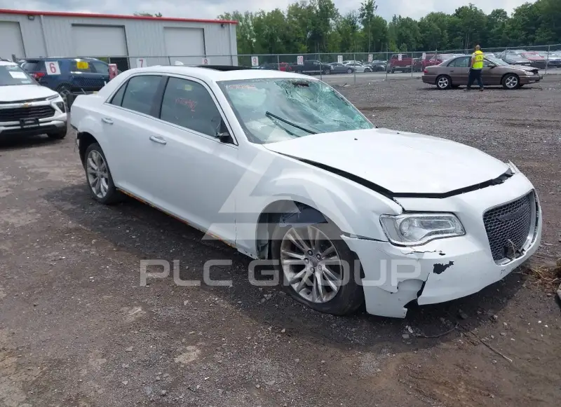 2017 Chrysler 300 photo