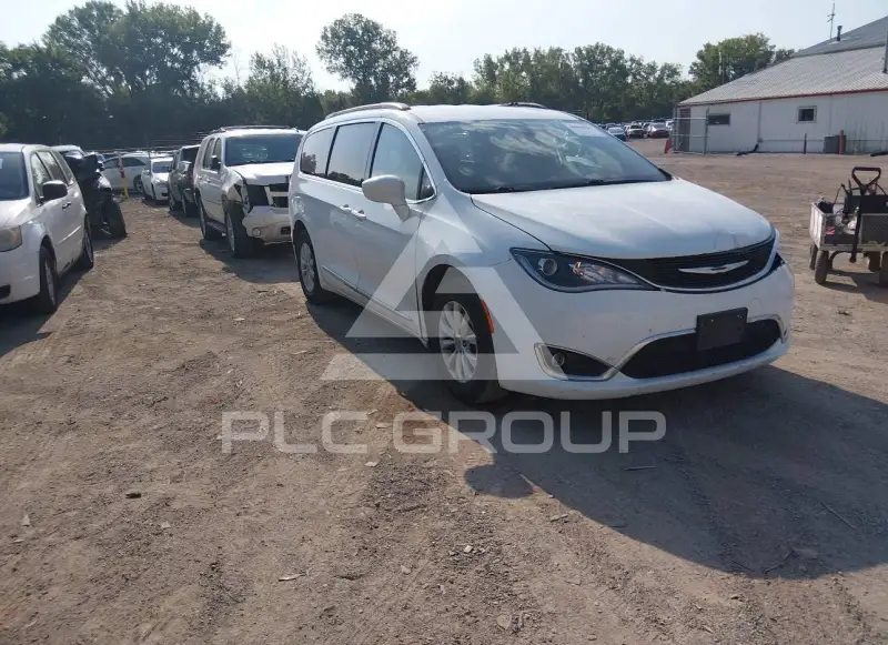 2017 Chrysler PACIFICA photo