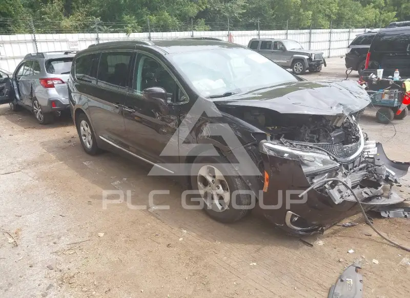 2017 Chrysler PACIFICA photo